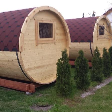 Camp-Wroc Hotel Вроцлав Екстериор снимка