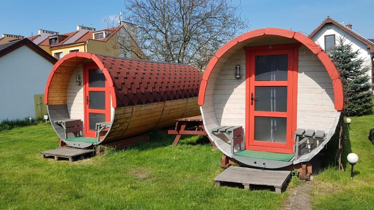 Camp-Wroc Hotel Вроцлав Екстериор снимка